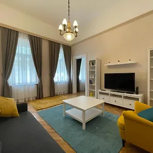 fullmoon-apartments-1.szeged-hotels.com/