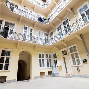 4 Westend Apartman